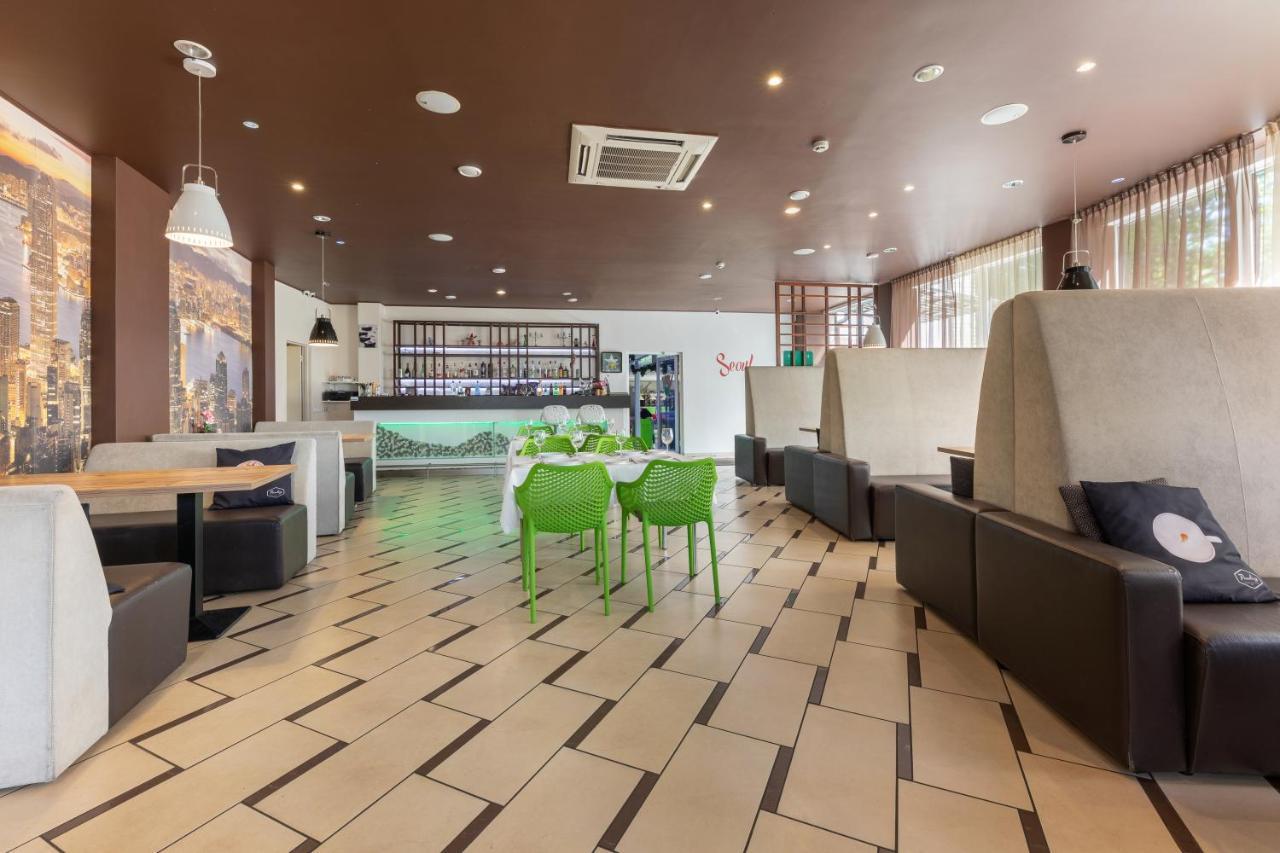 Spare Hotel And Bowling 里加 外观 照片